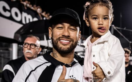 Neymar e Mavie na Vila Belmiro