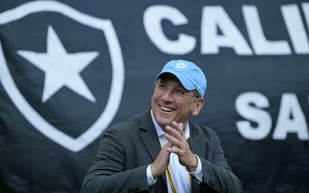 Dono do Lyon, John Textor está nos Estados Unidos devido a presença do Botafogo no Mundial