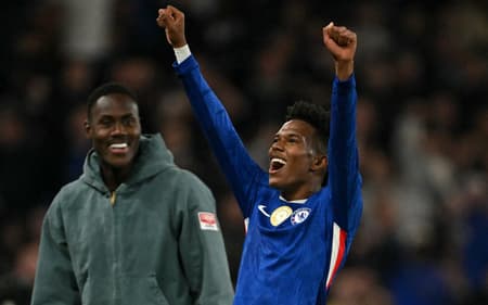 Estêvão comemora primeiro gol marcado pelo Chelsea