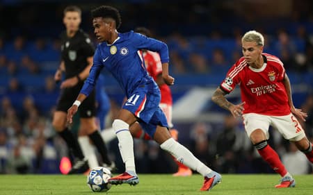 Estêvão em ação pelo Chelsea contra o Benfica, pela Champions League