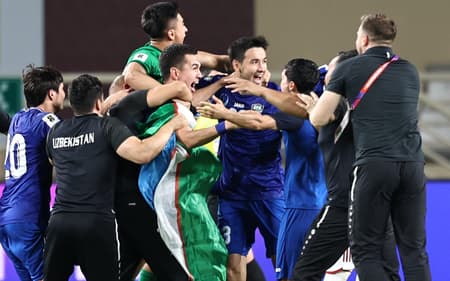 Jogadores do Uzbequistão comemoram vaga para a Copa do Mundo de 2026