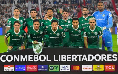 Jogadores do Palmeiras antes de jogo de ida da semifinal da Libertadores, contra a LDU, em Quito (Foto: Rodrigo BUENDIA / AFP)