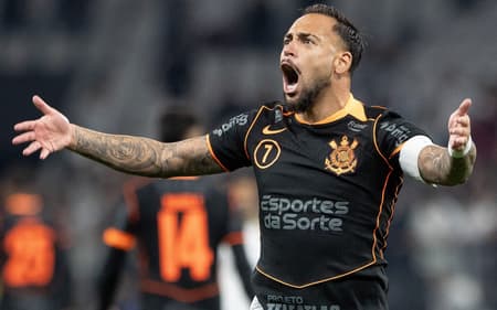 Maycon comemora seu gol no jogo do Corinthians contra o Atlético-MG pelo Brasileirão