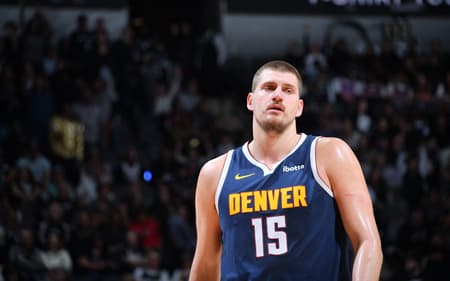 Denver Nuggets v San Antonio Spurs - Nikola Jokic em ação na NBA