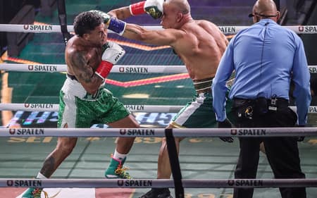 Popó Freitas e Wanderlei Silva em luta no Spaten Fight Night 2 (Foto: Gaspar Nóbrega/Inovafoto - IG:@gasparnobrega)