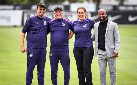 Piccinato, Dorival, Íris e Soldado no CT do Corinthians. (Foto: Rodrigo Gazzanel / Corinthians)