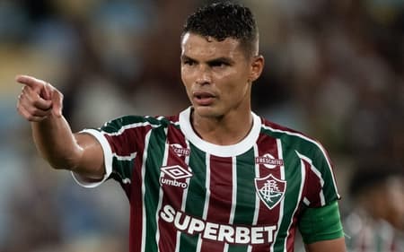 Thiago Silva em ação em Fluminense x Internacional (Foto: Jorge Rodrigues/AGIF)