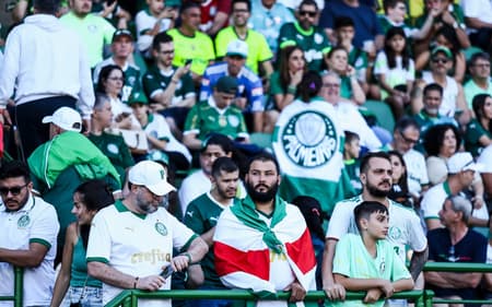 SP - CAMPINAS - 28/09/2024 - BRASILEIRO A 2024, PALMEIRAS X ATLETICO-MG - Torcida durante partida entre Palmeiras e Atletico-MG no estadio Brinco de Ouro pelo campeonato Brasileiro A 2024. Foto: Marco Miatelo/AGIF