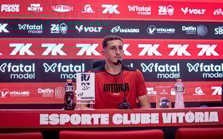 Thiago Couto em entrevista coletiva pelo Vitória (Foto: Victor Ferreira / EC Vitória)