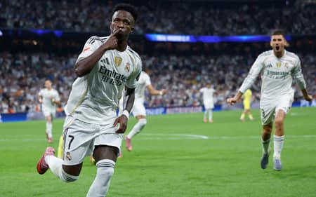 Vini Jr comemora gol do Real Madrid sobre o Villarreal, pela La Liga