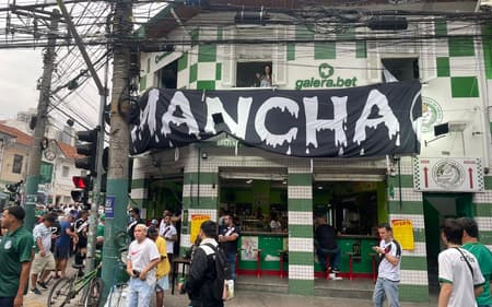 Torcedores de Vasco e Palmeiras confraternizam antes de partida