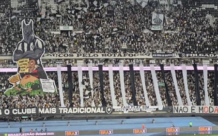 Provocações da torcida do Botafogo ao Flamengo (Foto: Leonardo Bessa/Lance!)