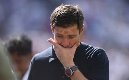 Xabi Alonso reage durante dura derrota do Real Madrid para o PSG no Mundial de Clubes