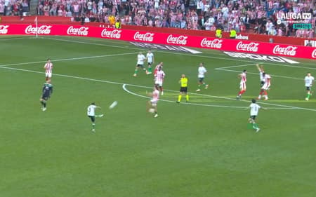 Momento em que juíz apita o final do jogo. (Foto: Reprodução)