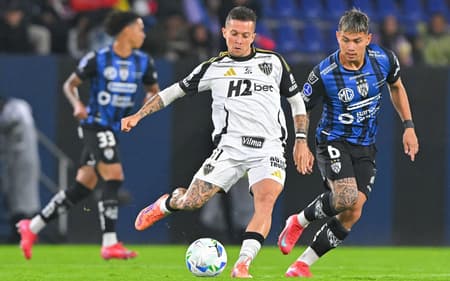 Bernard, do Atlético-MG, no jogo contra o Independiente del Valle. em Quito, pela semifinal da Sul-Americana