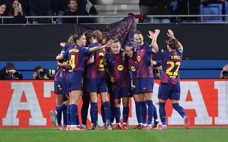 Pela Champions League Feminina, o Barcelona venceu o Bayern de Munique por 7 a 1 (Foto: Josep LAGO / AFP)