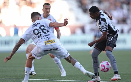Botafogo e Santos fizeram uma partida bem disputada no Nilton Santos