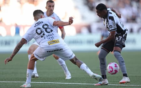 Botafogo e Santos fizeram uma partida bem disputada no Nilton Santos