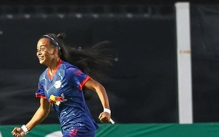 Dos Santos comemora seu gol pelo Bragantino no Paulistão Feminino (Foto: Fernanda Luz/Ag Paulistão)