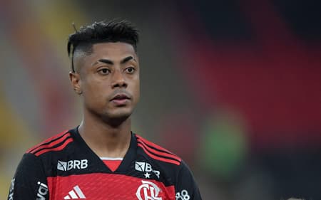 Bruno Henrique, em ação pelo Flamengo contra o Corinthians, no Maracanã, pela ida das semifinais da Copa do Brasil 2024 (Foto: Thiago Ribeiro/AGIF)