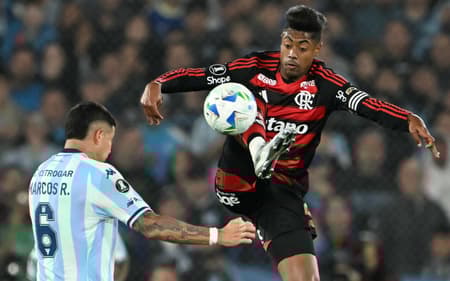 Bruno Henrique em Racing x Flamengo (Foto: Luis Robayo / AFP)