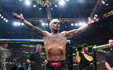 Charles Oliveira lidera a Seleção Brasileira no UFC Rio (Foto: Reprodução Instagram charlesdobronxs)