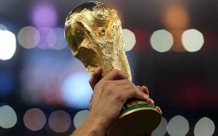 ATENCAO EDITORES! FOTOS EMBARGADAS PARA VEêCULOS DE FORA DO BRASIL - Detalhe da taca da Copa do Mundo durante comemoracao do titulo da Alemanha ao final da partida contra a Argentina no estadio Maracana pela final da Copa do Mundo 2014