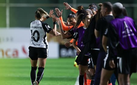 Gabi Zanotti marca gol do Corinthians contra o Santa Fe. (Foto: Staff Images Woman/Conmebol)