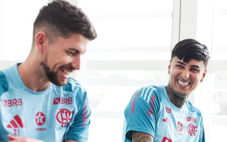 Jorginho e Pulgar durante treino no Ninho do Urubu (Foto: Divulgação/Flamengo)