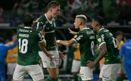 Bruno Fuchs comemora seu gol em Palmeiras x LDU pela semifinal da Libertadores (Foto: Nelson ALMEIDA / AFP)