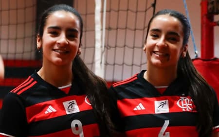 Manuela e Milena Alvarenga na sede do Flamengo no Rio de Janeiro (Foto: Reprodução/Instagram)