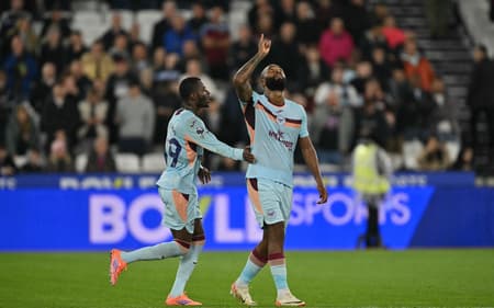 Pela Premier League, Igor Thiago marcou o gol da vitória do Brentford, sobre o West Ham (Foto: Glyn KIRK / AFP)