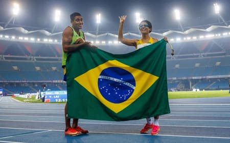 O guia Gabriel Garcia e Jerusa Geber, no Mundial de Nova Déli