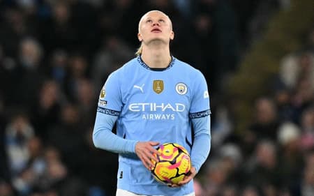 Jogos de hoje: Manchester City, de Haaland, tem jogo decisivo pela Champions League. (Foto: Oli SCARFF / AFP)
