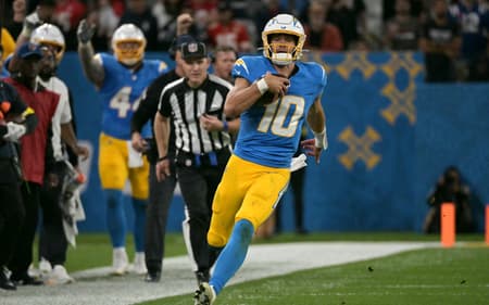 Justin Herbert foi destaque na estreia do Chargers