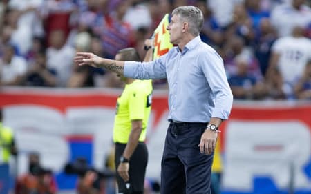 Técnico Palermo durante o jogo entre Fortaleza e Flamengo (Foto: Baggio Rodrigues/AGIF)