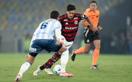 Pedro em Flamengo x Racing (Foto: Jorge Rodrigues/AGIF)