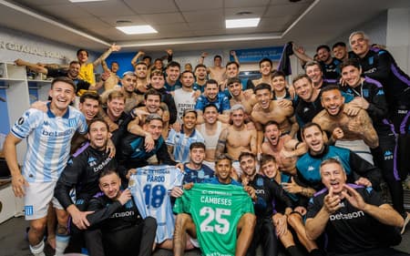 Jogadores do Racing após classificação para a semifinal (Foto: Divulgação/Racing)