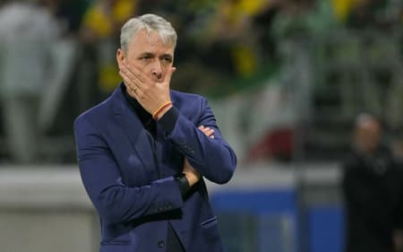 Tiago Nunes, técnico da LDU (Foto: Nelson ALMEIDA / AFP)