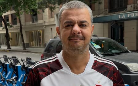 Torcedor rubro-negro em Buenos Aires para Racing x Flamengo (Foto: Lucas Bayer/Lance!)