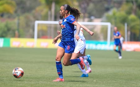 Brenda Pinheiro, meia do Bragantino, fecha com a Ferroviária. (Foto: Fernando Roberto / Red Bull Bragantino)