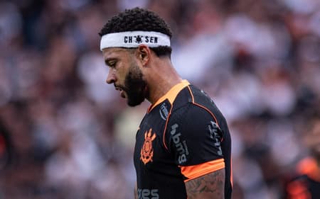 Memphis Depay marcou contra o Grêmio (Foto: Ronaldo Barreto/Thenews2/Gazeta Press)