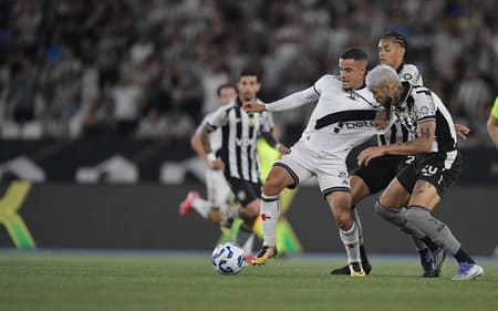 Botafogo x Vasco terá arbitragem da Ferj (Foto: Thiago Ribeiro/Agif/Gazeta Press)