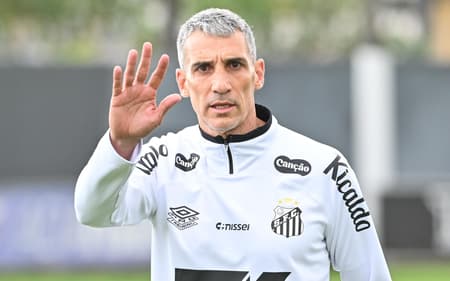 Vojvoda durante treinamento do Santos no CT Rei Pelé. (Foto: Jota Erre/AGIF Jota Erre/AGIF/ Gazeta Press)