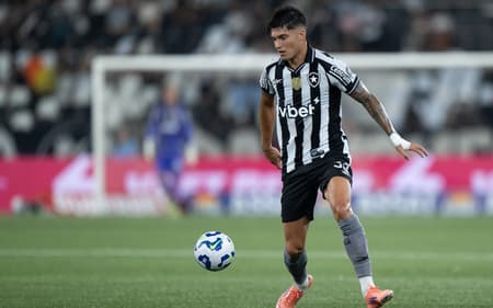 Correa tem se destacado pelo Botafogo (Foto: Jorge Rodrigues/AGIF/GazetaPress)