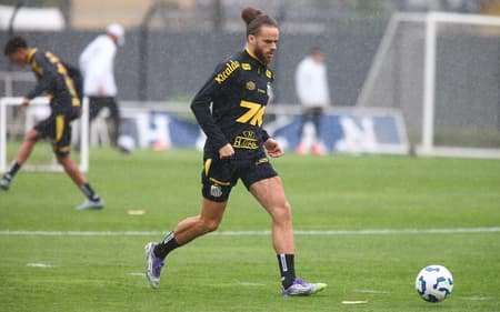 Billal Brahimi foi anunciado pelo Santos no dia 24 de setembro. (Foto: Mauricio De Souza/Agif/Gazeta Press)