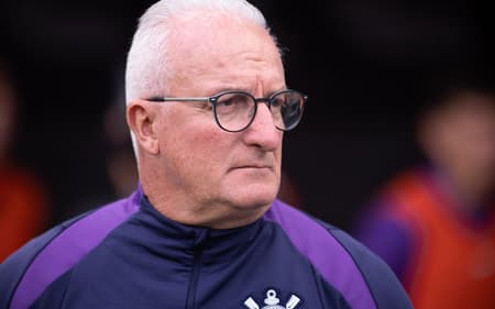 Dorival, técnico do Corinthians, em jogo na Neo Química Arena