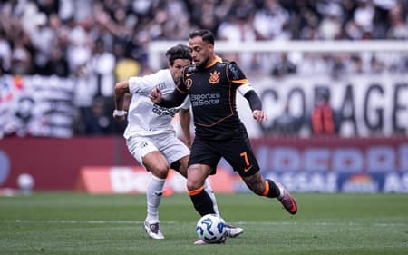 Maycon, meia do Corinthians, em jogo diante do Ceará, pelo Brasileirão