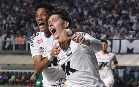 Rollheiser marca o gol da vitória do Santos diante do Palmeiras. (Foto: ThaÃsa Gigo/Mochila Press/ Gazeta Press)