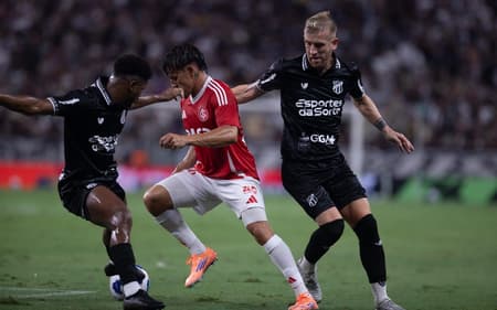 Bernabei, do Internacional, marcado por Pedro Henrique e Dieguinho